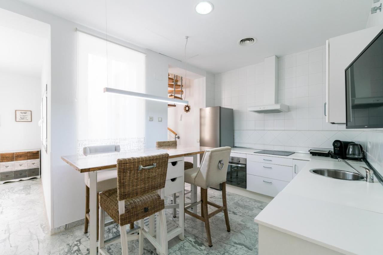 Veoapartment Ciriaco Sevilla Bagian luar foto