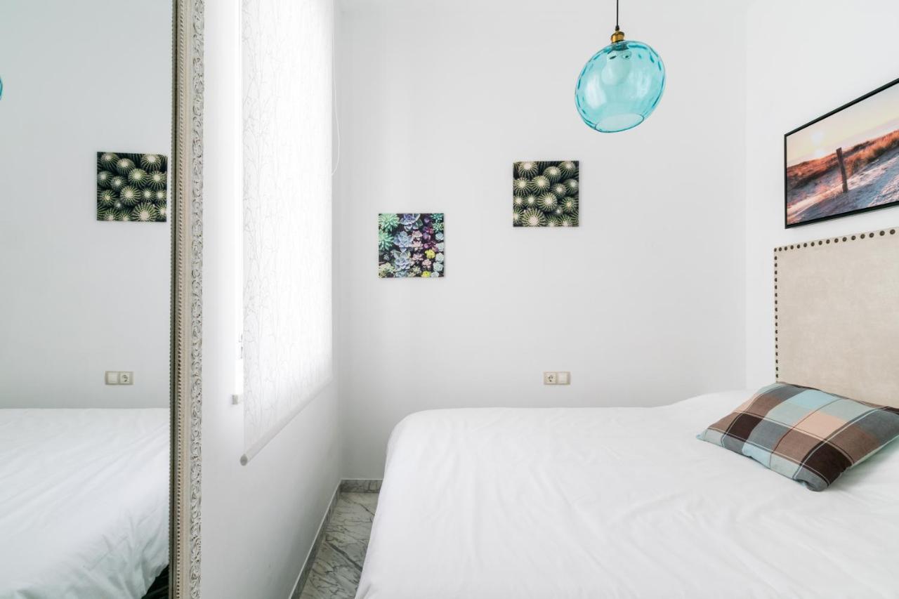 Veoapartment Ciriaco Sevilla Bagian luar foto